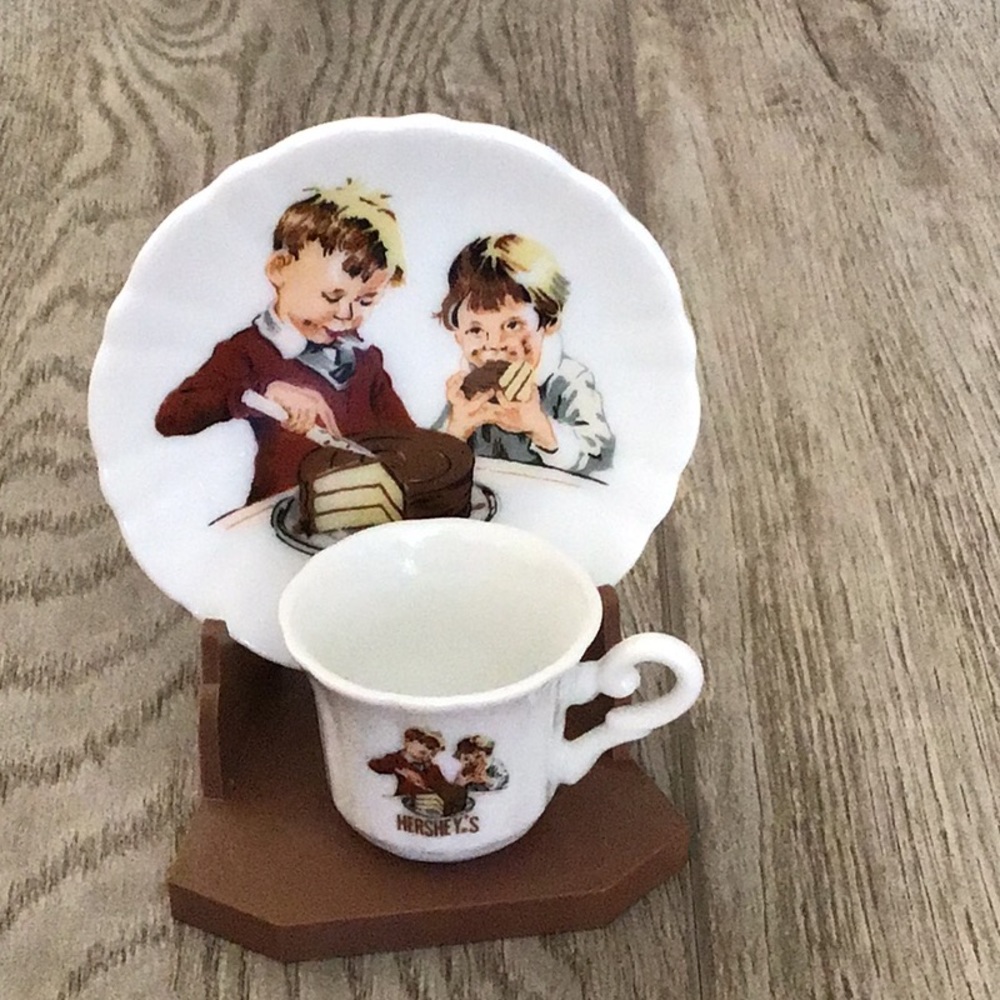 Vintage looking collectible Hershey’s mini teacup